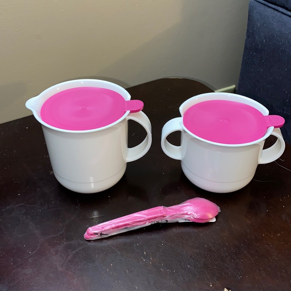 TUPPERWARE CREAM AND SUGAR SET